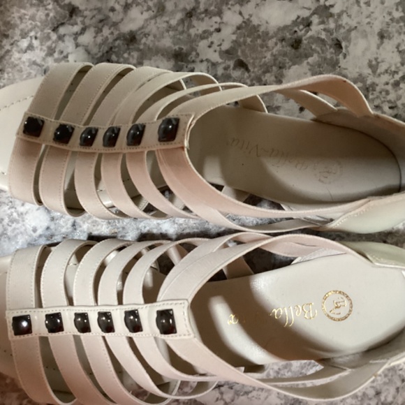 Sandals - Picture 3 of 4